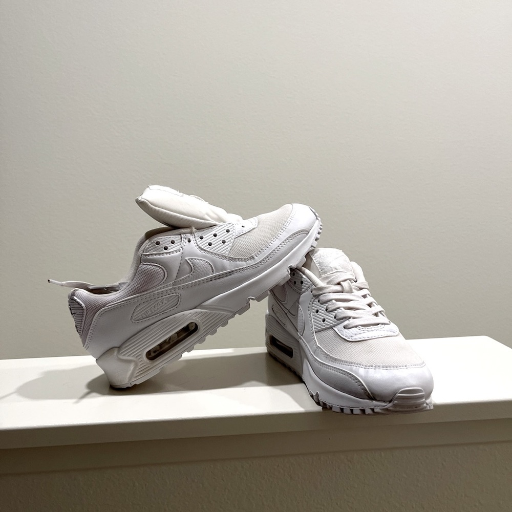 Nike Air Max 90
Women's Shoes